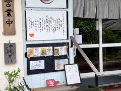 お昼ごはんは、住宅街にある「たからまちがー」へ。
ホテルからあるいて10分程のロケーション。
ほとんど観光客はいなくて、地元の方に人気のお店です。