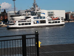 フェリーに乗ってスオメンリンナ島へ行きます
この船、どっち方向にも進みます
よくわかりませんが、スクリューどこについてるんだろう?
