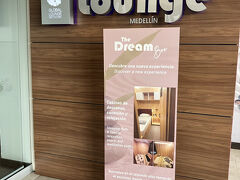 帰りはUnitedでまずはヒューストンまで。ラウンジはコパよりマシだろうとPPラウンジに来たけど、そもそもコパはは今閉鎖してるらしく、ここ一択。