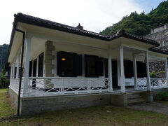 そこから、シックナー跡を観に行く。途中、瀟洒な洋館があった。ムーセ旧居とある。説明版を読むと、元々は、生野銀山に建てられた外国人宿舎だったそうだ。後に移築され、神子畑鉱山事務舎として利用されていたそうだ。かつて、ムーセと言う鉱山技師が住んでいたと云われている。