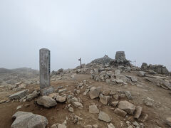 木曽駒ヶ岳山頂2,956mに到着。