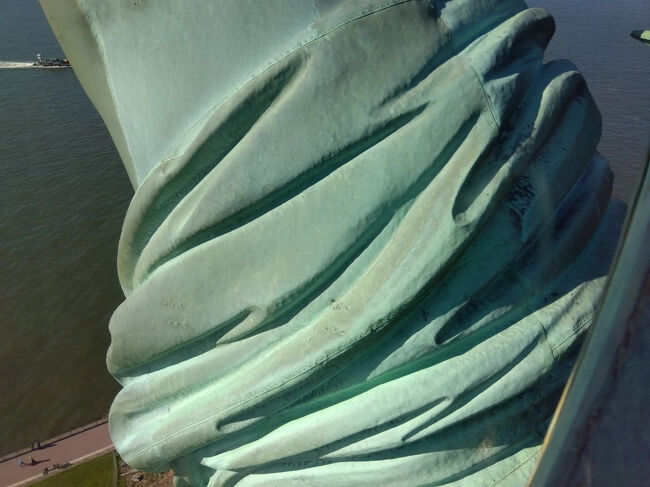 これだけ近くで見れるのも、王冠に登ったからではあります。