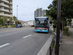 内川橋行き京急バスがやってきました。