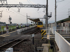 次発は西桑名方面に向かうクハ140形145番台車両はK７５編成。