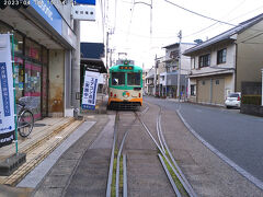 終点の伊野停留場で下車。