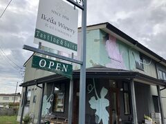 さらに、池田ワイナリーさんへ。こちらも前に飲んで美味しいなと思ったワインです。４種類、無料でテイスティングできます。すごく好きな味の白ワインがあったのでお土産に購入。