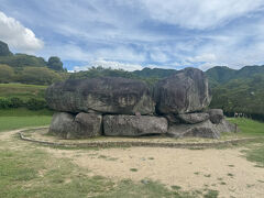 橿原神宮前駅に来た理由は、中学校時代の修学旅行でも来れず、ずっと行きたいと思っていた石舞台古墳。同駅前からバスに揺られて約２０分。念願の石舞台古墳をこの目で見ることができました。