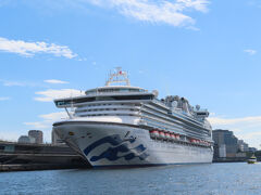 大さん橋にはダイヤモンドプリンセスが停泊。