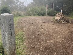 山頂で鐘を鳴らせます。