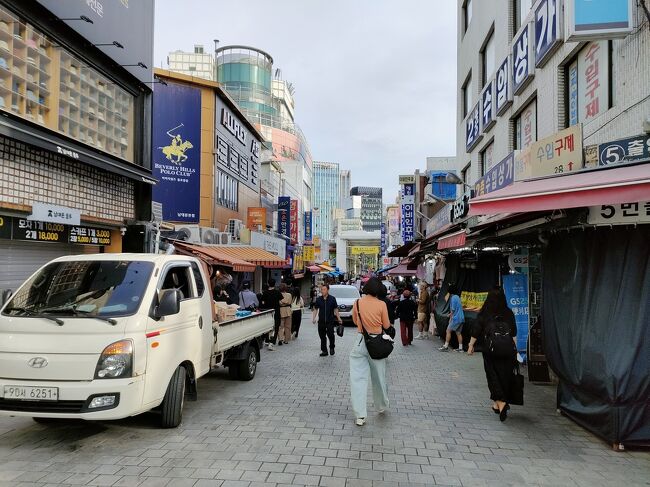 会賢(フェヒョン)駅で下車。<br />５番出口から出ると