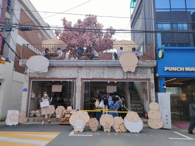 ここも人気のくまのパン屋さん