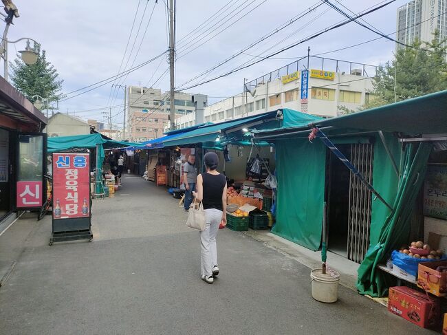 お店の前はこんな感じ。
