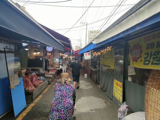 商店街の一角にあります。