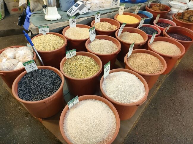 米や豆などの穀物屋さん