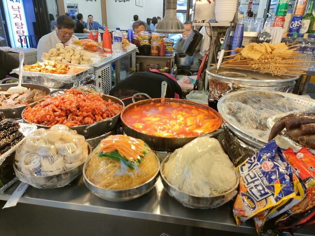 手前のお皿はディスプレイ！