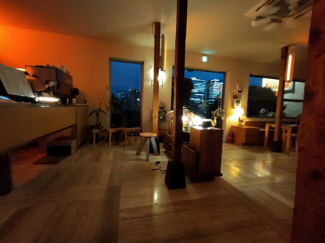 カップルが一組だけいたけど、途中で帰ったのでほぼ貸切でした。