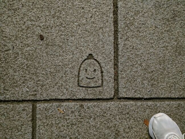 このマーク良く見かけるなぁと思って調べたら、鍾路区のマークらしい。<br />鐘のマークだったんだ！ずっとバナナかと思ってた笑