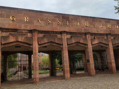 ブラブラ歩きながら到着した、本日の第一目的地。博物館が３館併設されていますが、そのうちの、楽器博物館を見学します。