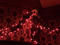 1時間半くらい並んでようやく建物の中に入ってきました！