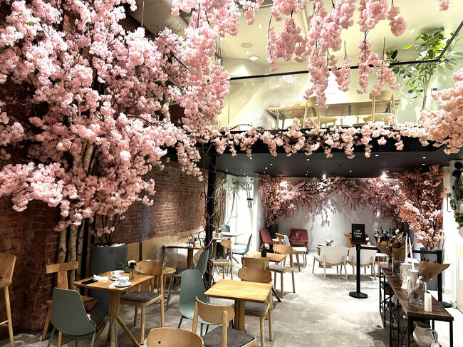 1階のシーティングエリアの写真。