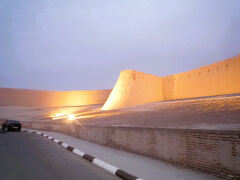 城壁のライトアップも素晴らしい
この城壁に囲まれた中がイチャンカラと呼ばれています