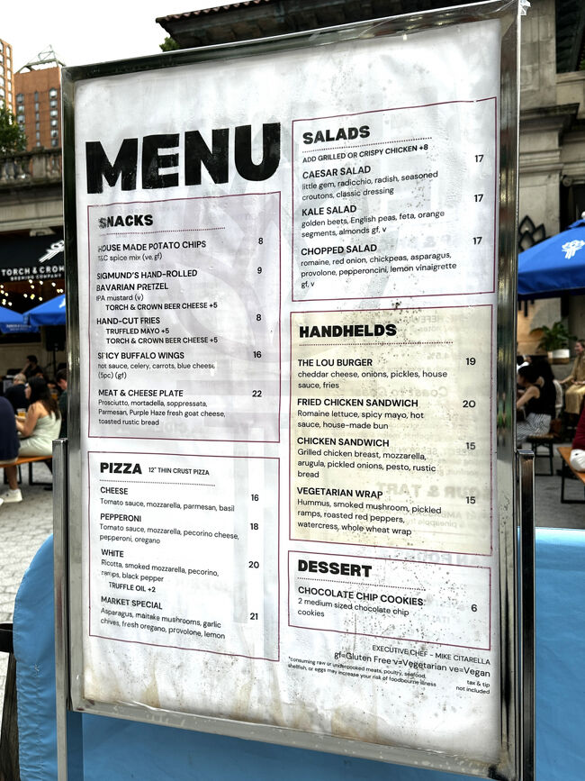 NY・マンハッタン【Torch &amp; Crown Brewing Union Square】<br /><br />ビアガーデン【トーチ＆クラウン・ブルーイング・カンパニー】の<br />ユニオンスクエア店のメニューの写真。