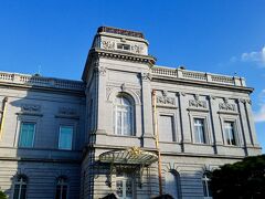 次は国宝「迎賓館赤阪離宮」へ。
今回は昼間に訪れているので、違った見方ができます。