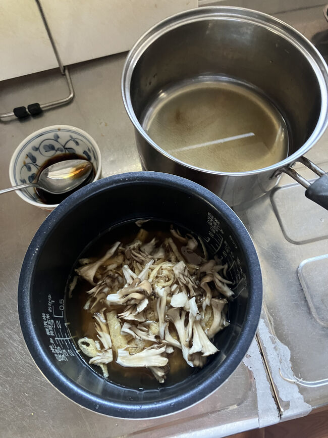 すっかりハマってしまった<br />一合炊き込みご飯<br />舞茸で