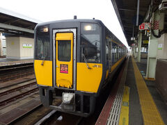 山陰地区の非電化区間を中心に走っているキハ187系特急車両。
ずいぶん昔、「スーパーいなば」で乗ったことがあったなあ。