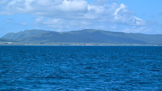左に向きを変え、西表島の東南沖へと舵を切っていきます