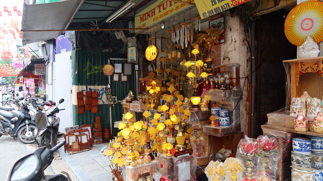 旧市街には仏具通りもあった。