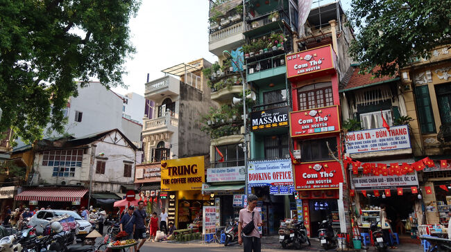 水上人形劇を予約しているので、タンロン水上人形劇場に向かいます。