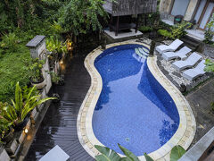 三日目の朝も起きたら雨降りでした。
前日より強い雨が降っています。

