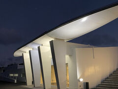 １８時
一人１０００円なり　貸タオル・バスタオルあり（別料金）
現金のみでした
泉質は良かったです
先客１名ありで・・・貸切状態・・・その後２・３人来たけど・・・
露天風呂が、一番気持ちよかった
お風呂は露天風呂以外深めで、サウナもありました
水風呂が丸くて洒落てました
休憩所とかないけど、椅子とか自販機もあるので待ち合わせには便利かと思います

いつも夫の方が早くあがるんだけど、今日は私の方が早かった
