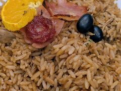 途中でモールに寄ってフードコートのランチ。食べてみたかった鴨ごはん。まあまあでした。