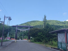 来たのは新得神社です。

最近、信心深くなったわけではないのですが、
社寺を参拝するのも良いなぁと思っています。

特に深い意味は無いのですが、祈る。

なんとなく神聖な感じが好きです