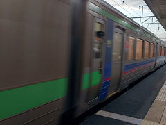 南千歳で快速エアポートに乗り換えて新千歳空港へ