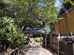 庭園は入れますが、書院は見学できません。