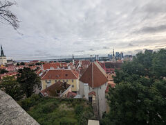 今日の目的地であるコフトウッツァ展望台まで来ました。
歴史地区が一望できます。
観光客も多いです。

