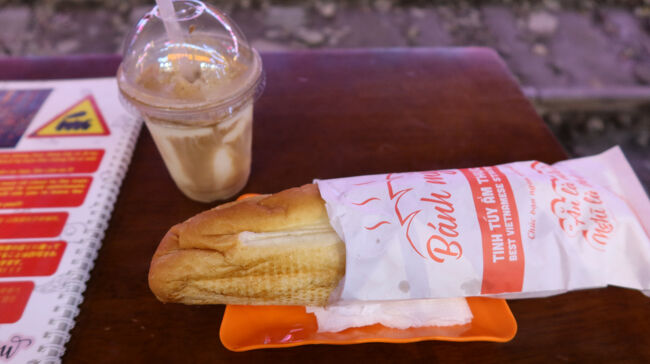 第２夕食、この日２回目のバインミー＋この日２回目のココナッツコーヒー<br />血糖値とA1cがヤバイ。