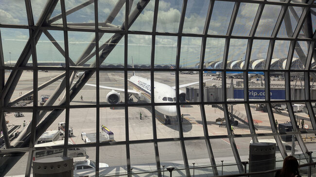 出発ゲートはラウンジのすぐ近くだったので、ギリギリまで飲める♪<br /><br />