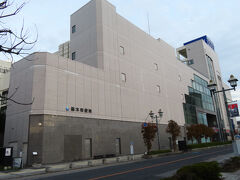 ほぼお向かいのこれは栃木市役所。