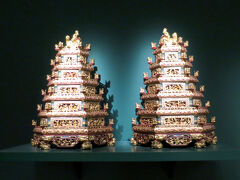 結納の品を入れた「パゴダ・トレイ」。
トレイ自体が美術品ですね。