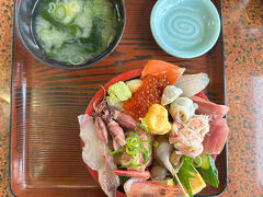 佐渡で海鮮丼、外せない。