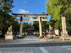 多賀大社
「延命長寿・縁結び・厄除け」の神様が鎮座し、年間約170万人が参拝するという多賀大社。「お多賀さん」の名で親しまれています。