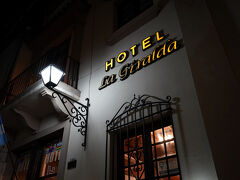 予約していたシャトルバスでホテルへ。