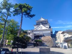 岡崎城到着。
うちからは6kmくらいです。
