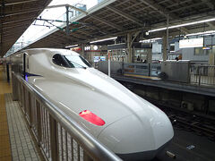 地元始発の電車に乗り、東京駅にやってきました。