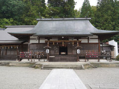 城山公園の北側、高山城三の丸跡に鎮座する神社。西南戦争以降の飛騨出身戦没者の霊、むすびの神・飛騨大神宮、金の神・黄金神社、大工の神・飛騨匠神社、菓子の神・久和司神社がそれぞれ祀られています。