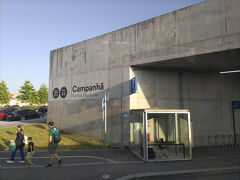 　ポルトのカンパニャン駅に到着です。ポルトに近づいてから夕方のラッシュにかかり、20時近くになりました。